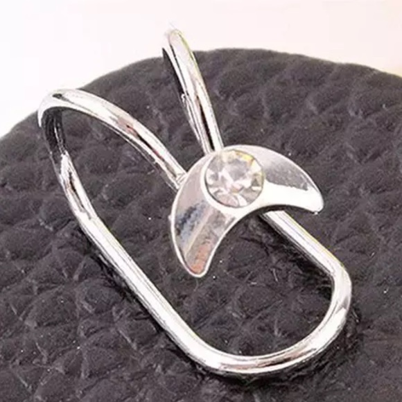 🌜Pretty Jeweled Moon Ear Cuff- silver tone - Picture 2 of 6